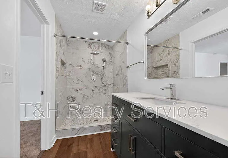 210 N Keystone Ave — Photo 18