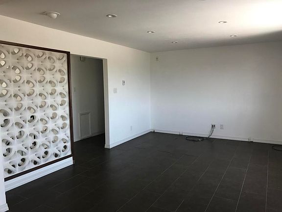 5th image of 1032 Atrisco Dr NW