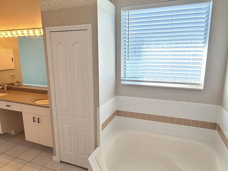 1224 Siesta Key Cir — Photo 21