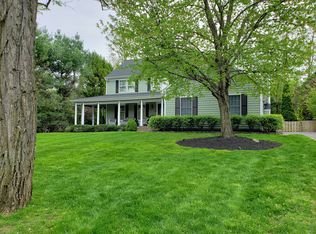 9 Harvest Ln, Tinton Falls, NJ