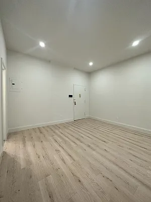 Rented by Peter R. Hungerford, LREB | media 25