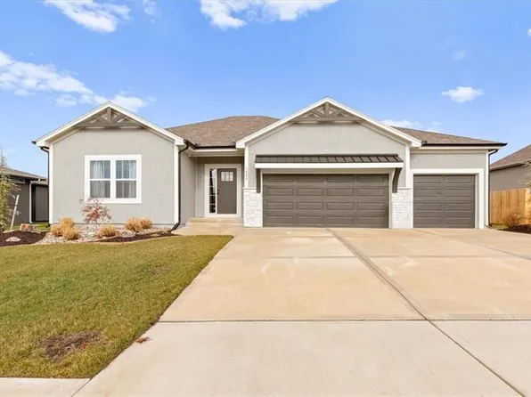 1809 Winchester Dr, Pleasant Hill, MO 64080