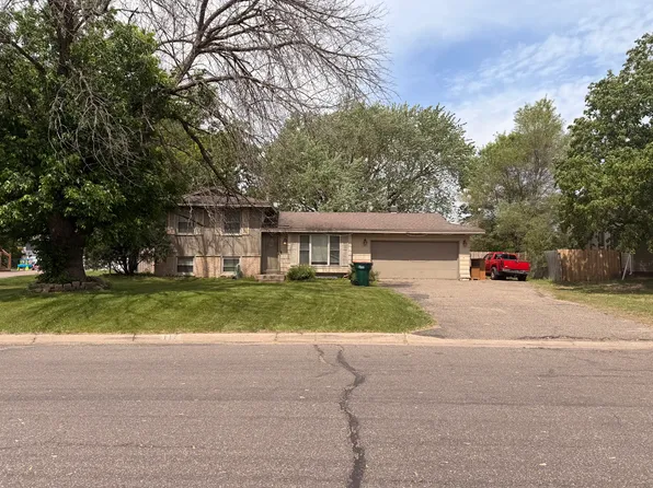 117 Oak Park Dr NE, Blaine, MN 55434