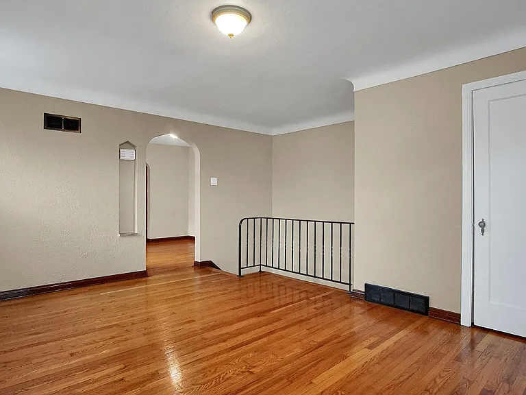 3441 Lawn Ave #2F — Photo 3