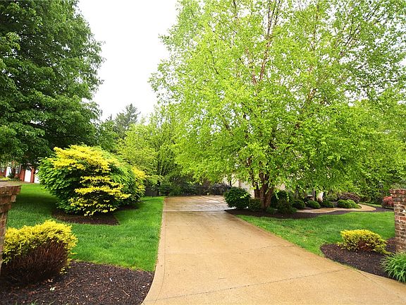 4th image of 1054 Rimrock Rd