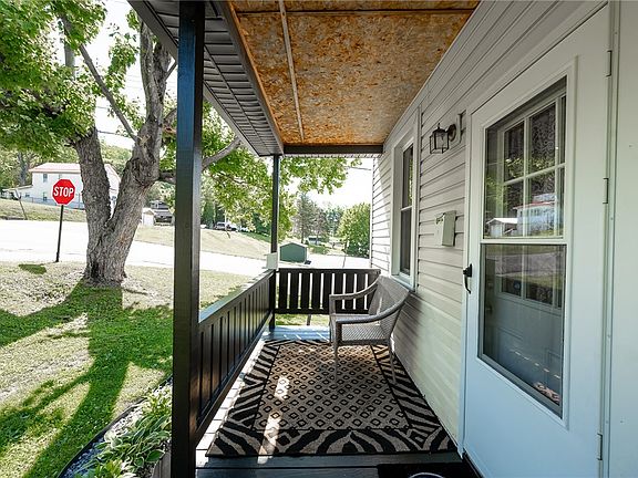 3rd image of 900 Elder Ave