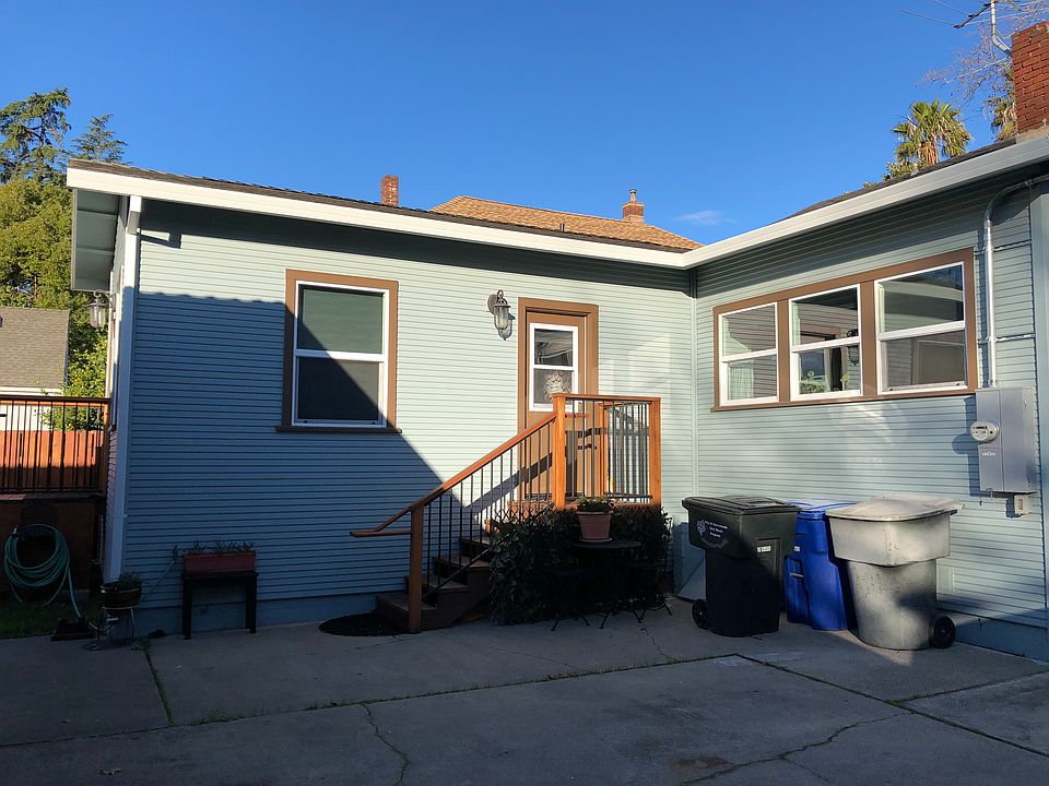 2nd image of 3046 9th Ave