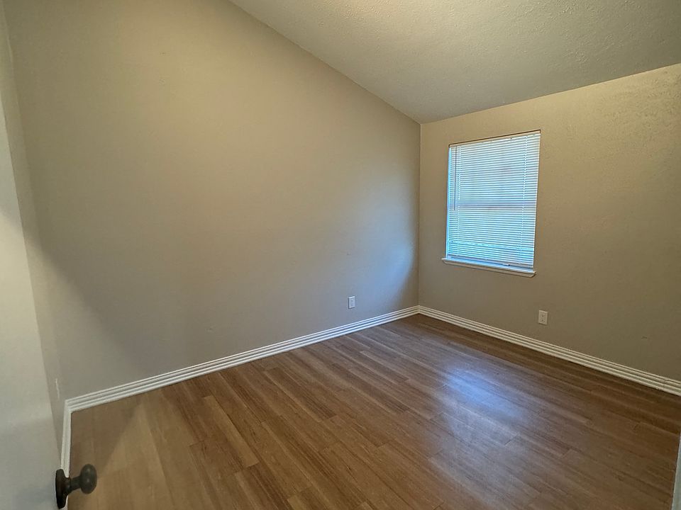 1st image of 9502 Timberbluff Ct