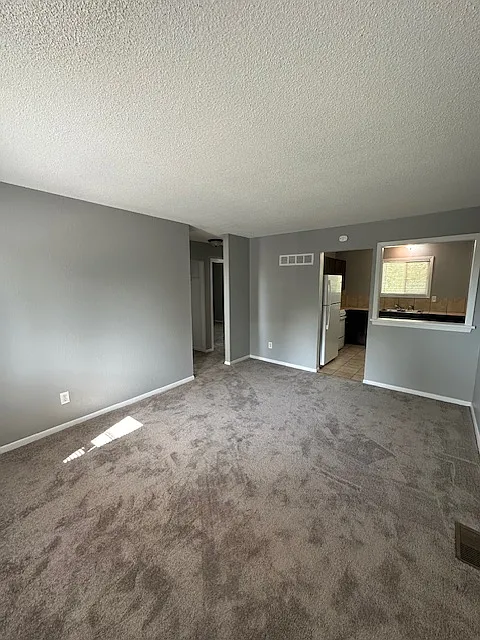 2 bed, 1000 sqft, $1,300 — Photo 3