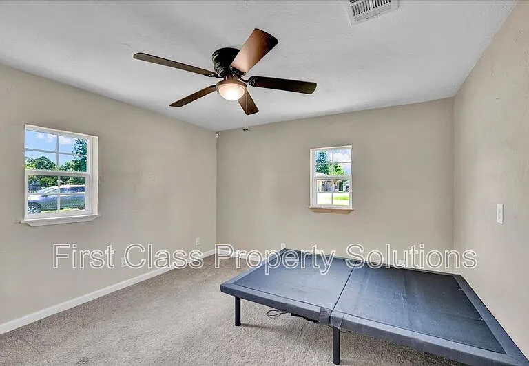 211 E 2nd St — Photo 17