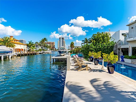 3rd image of 2615 E Las Olas Boulevard