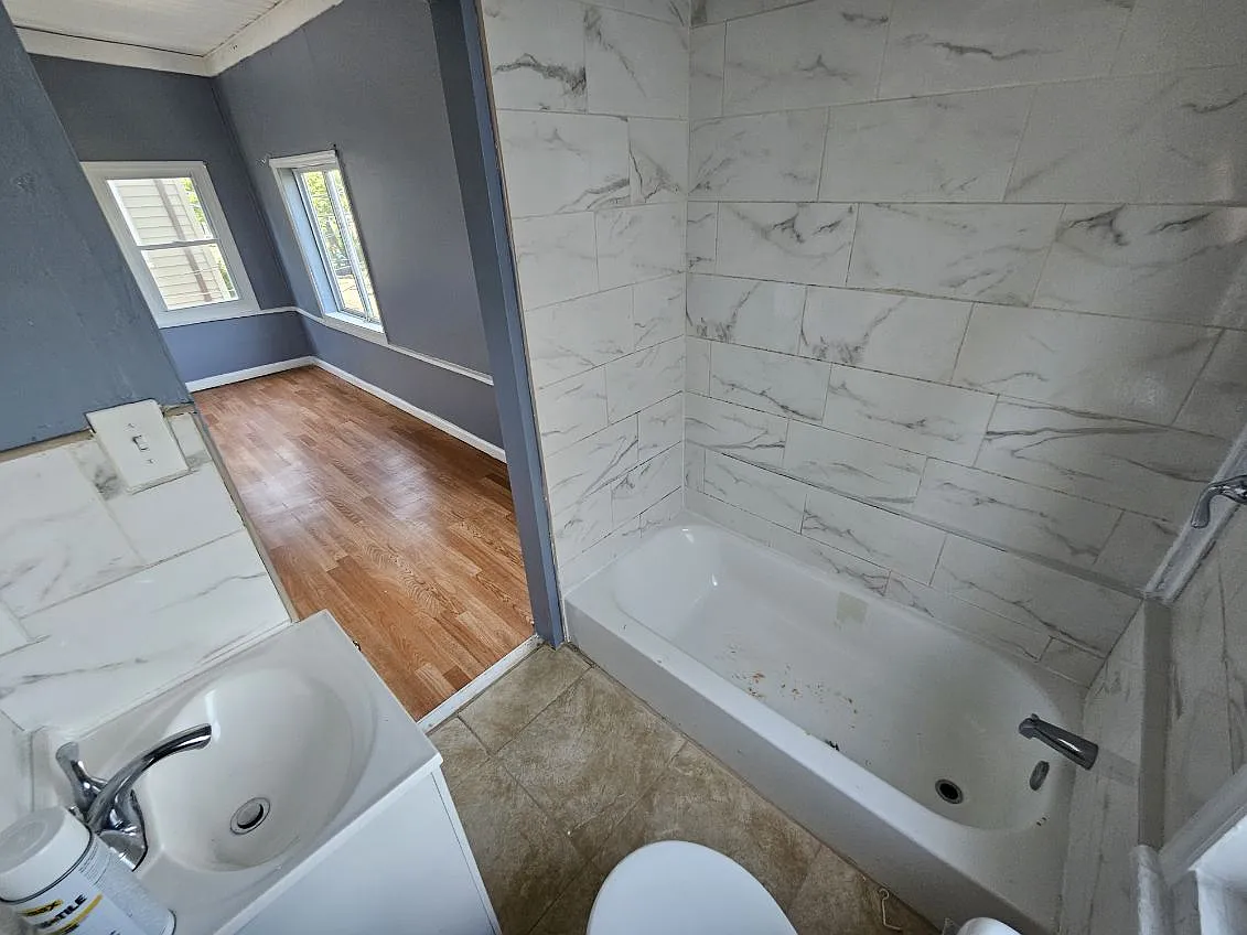 3 bed, $2,300 — Photo 3