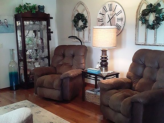 2nd image of 1510 Meadowhill Dr