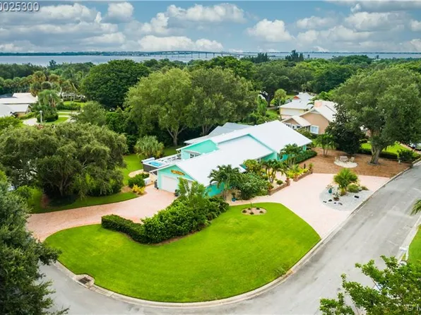 48 N River Rd, Sewalls Pt, FL 34996