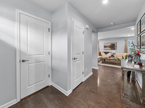 5th image of 3410 Woodcrest Ct