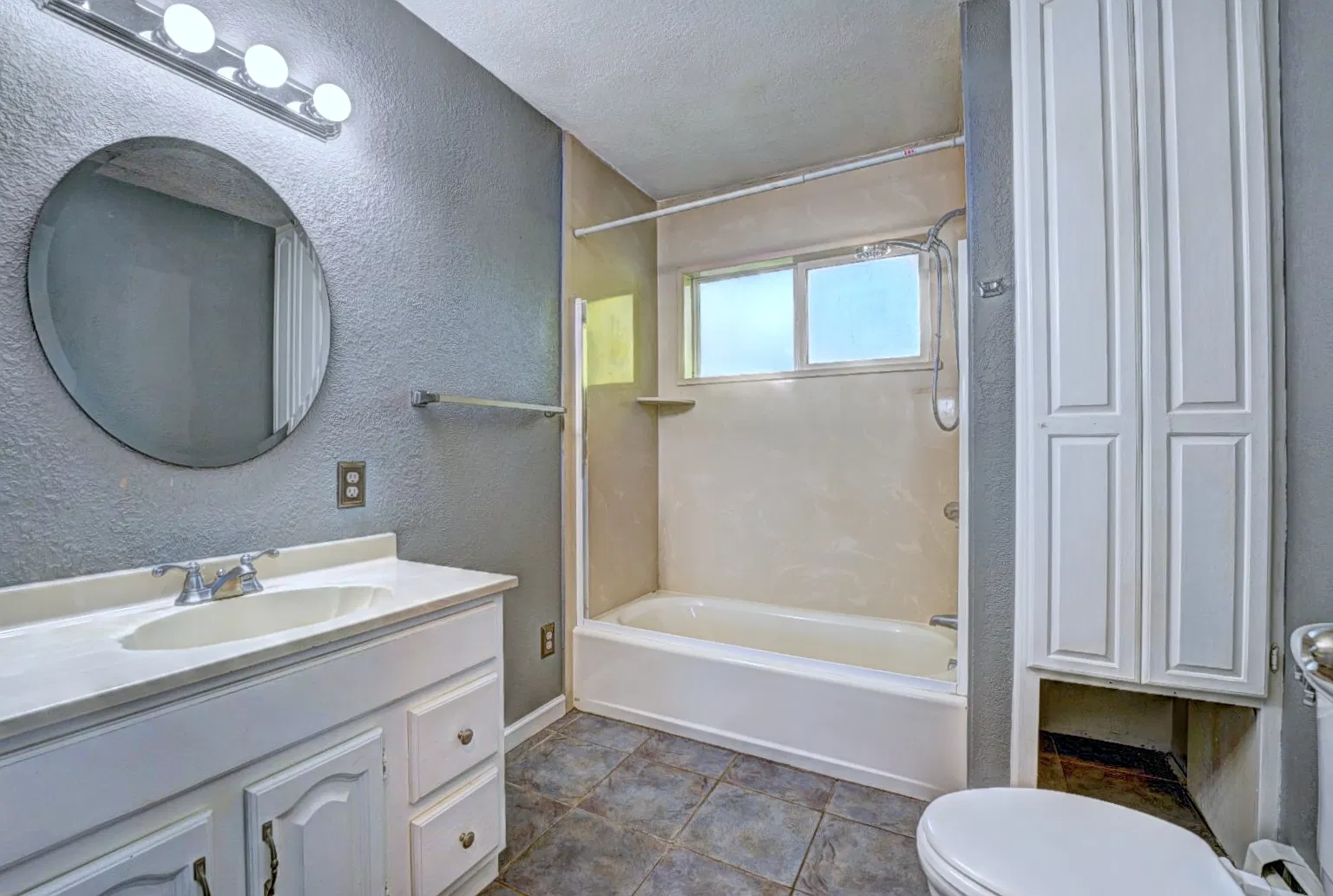 2801 Hall Ave - 1 — Photo 2