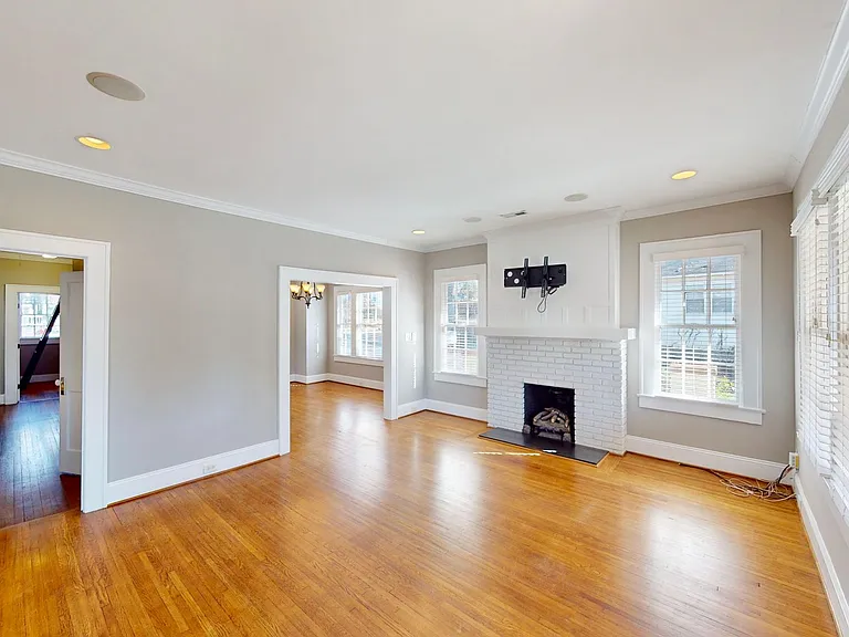 2100 Rozzelles Ferry Rd — Photo 3