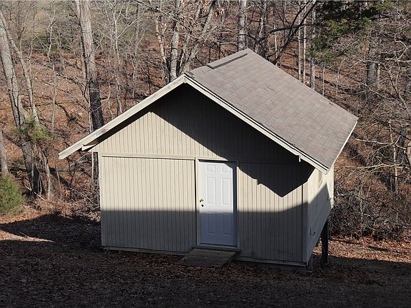 2nd image of 1411 Twin Lakes Dr