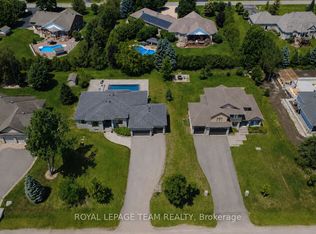 1801 Cedarlakes Way, Ottawa, ON K4P 0E3