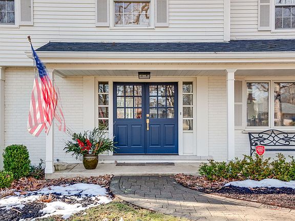 4th image of 890 S Cherokee Rd