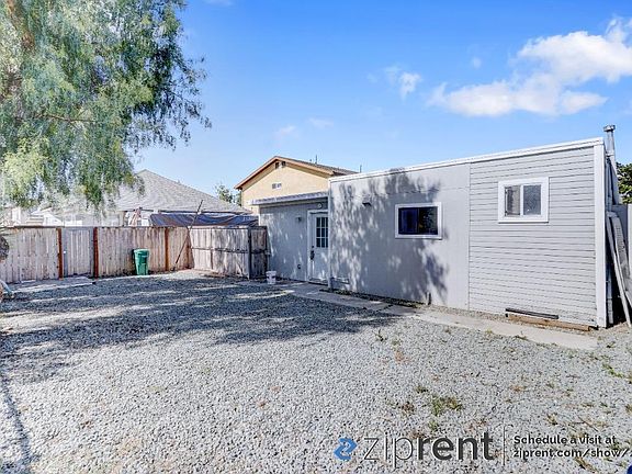 4th image of 2562 L St
