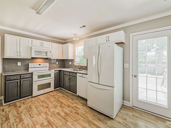 5th image of 589 Lakeside Valley Dr