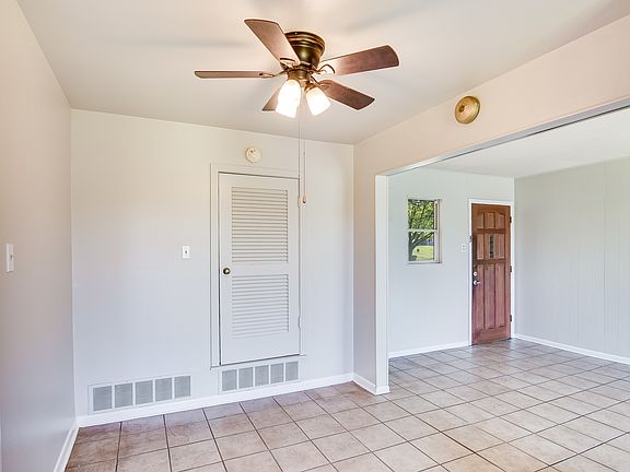 3rd image of 119 Longridge Dr