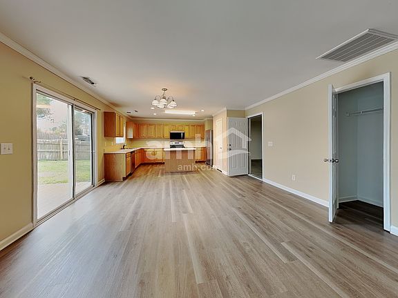5th image of 342 Ashdale Dr