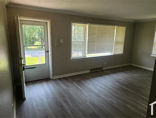 1117 Oran Dr — Photo 2