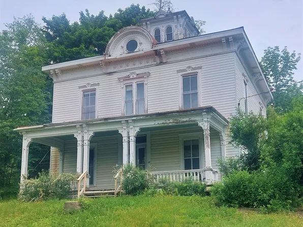 44 Free Street, Dexter, ME 04930