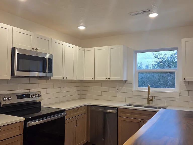 3240 2nd Ave S — Photo 1