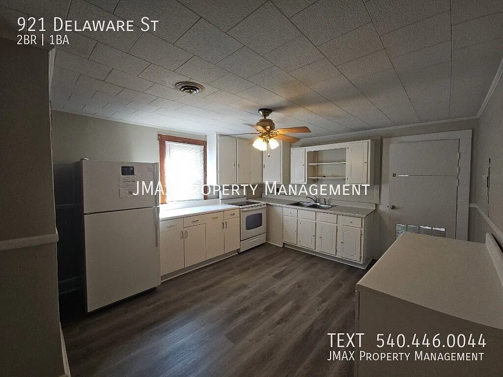 Welcome Home to Salem! One-Level Living with Fenced Yard & Storage — Photo 3