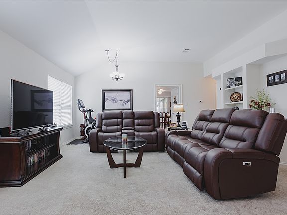 4th image of 2918 Periwinkle Ct