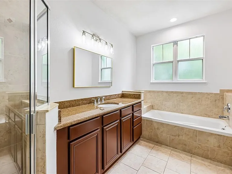 2611 E Jefferson St #4 — Photo 16