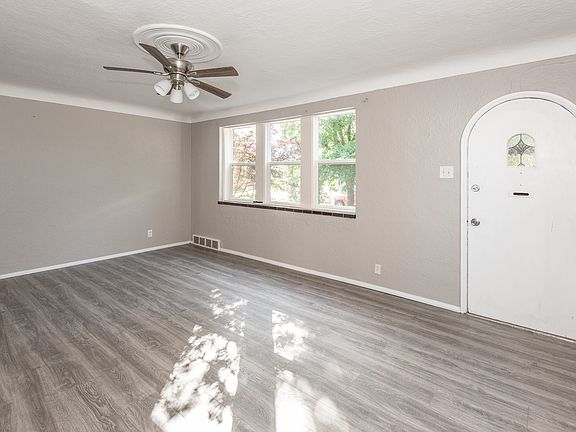 3rd image of 703 Dallas Dr