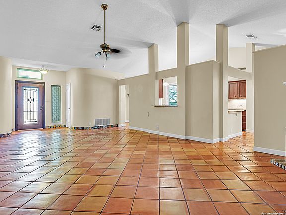 5th image of 13614 Mason Crest Dr