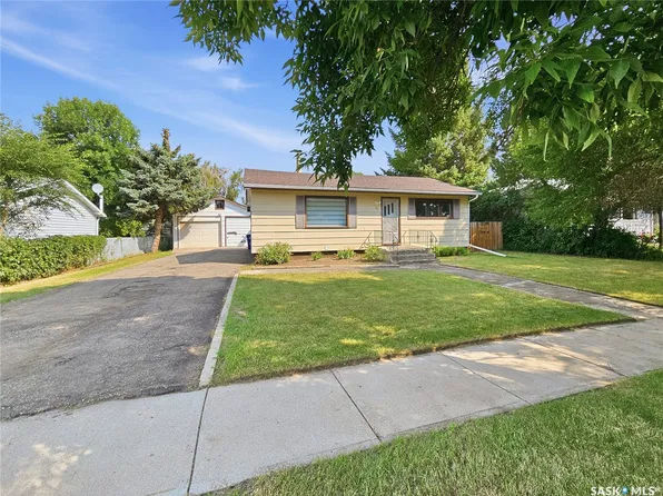 211 3rd Avenue W, Elrose, SK S0L 0Z0