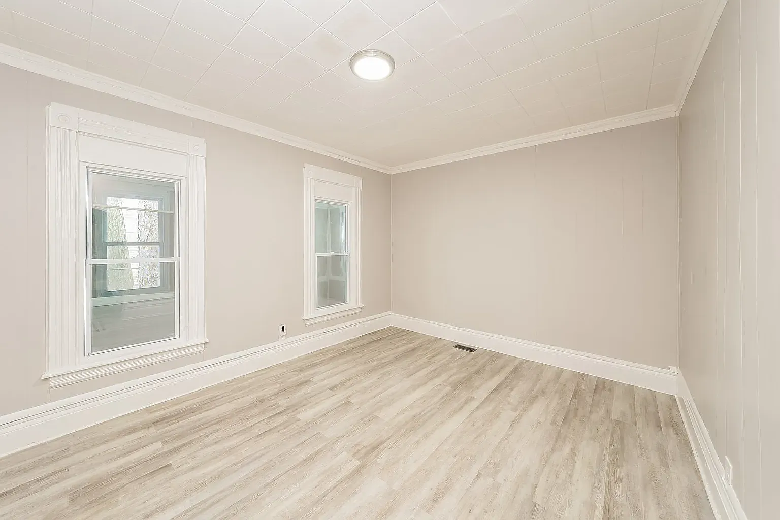 4 bed, 1400 sqft, $1,000 — Photo 3