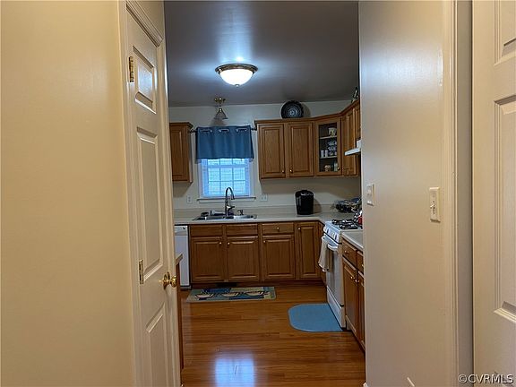 5th image of 2324 Johnson Pl