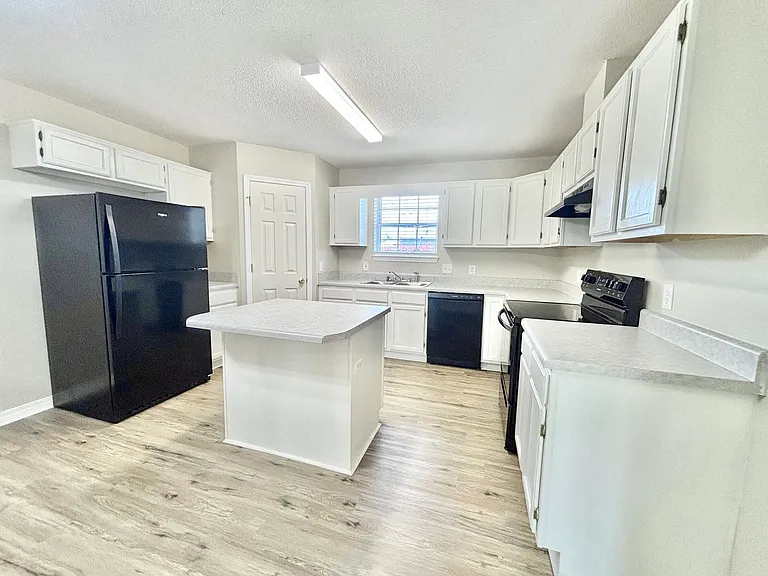 5087 Cassia Dr — Photo 5
