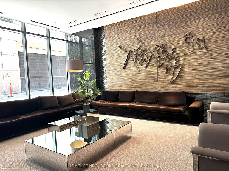 770 Bay St #Penthouse 206 — Photo 40