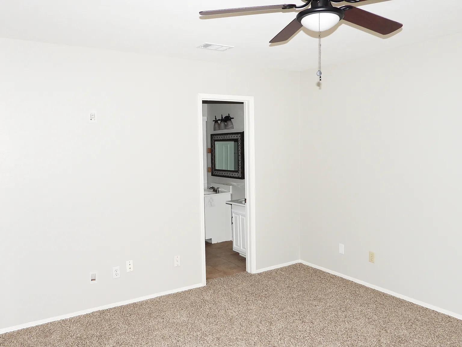 4 bed, 2.5 bath, 1712 sqft, $2,600 — Photo 4