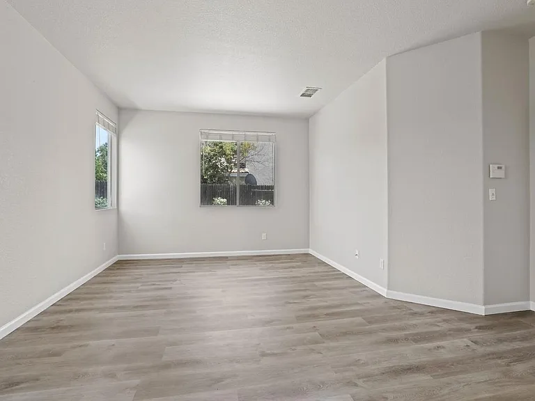 Master Bedroom with separate full bathroom, ceiling fan, window blinds, large walk-in closet