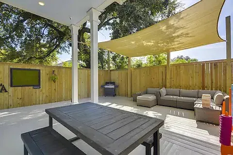 1918 Conti St — Photo 3