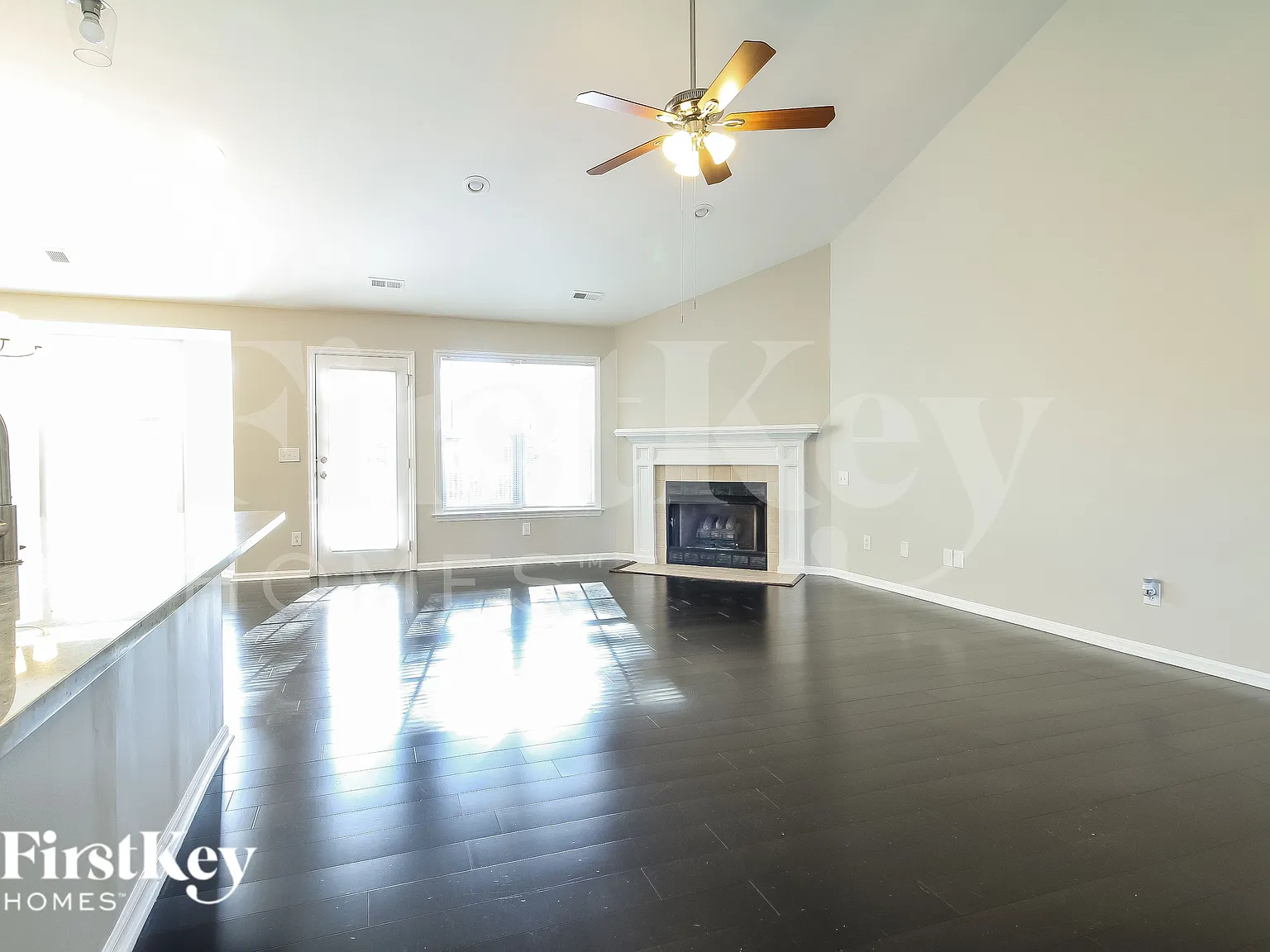 3 bed, 2.0 bath, 1456 sqft, $2,080 — Photo 3