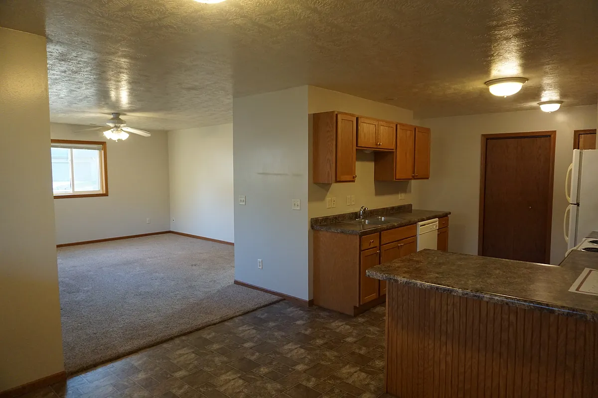 Building Photo - 1400 E Rushmore Dr #2