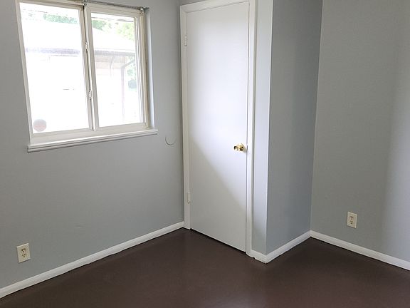 3rd image of 10318 Lilac Ave