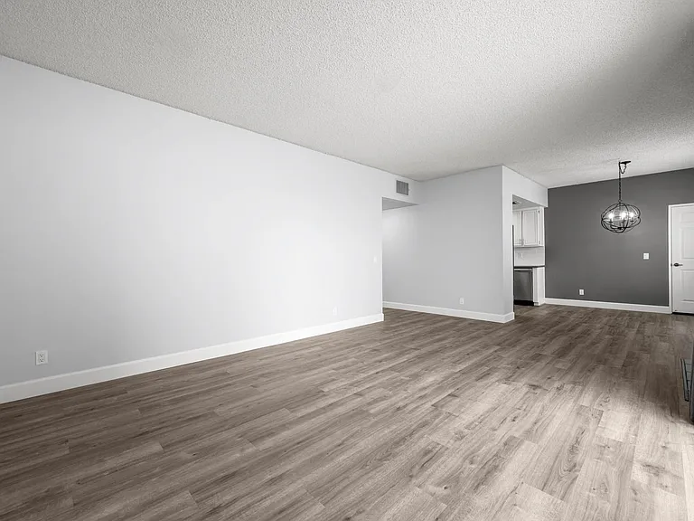 11800 Goshen Ave — Photo 6