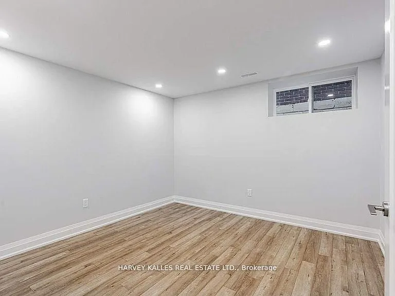 987 Avenue Rd #LOWER — Photo 10