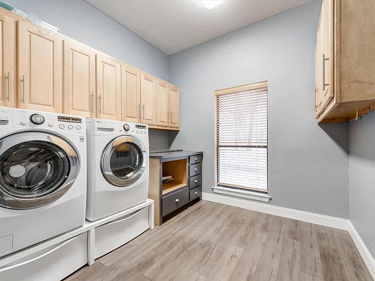 2420 Fawkes Ln — Photo 24